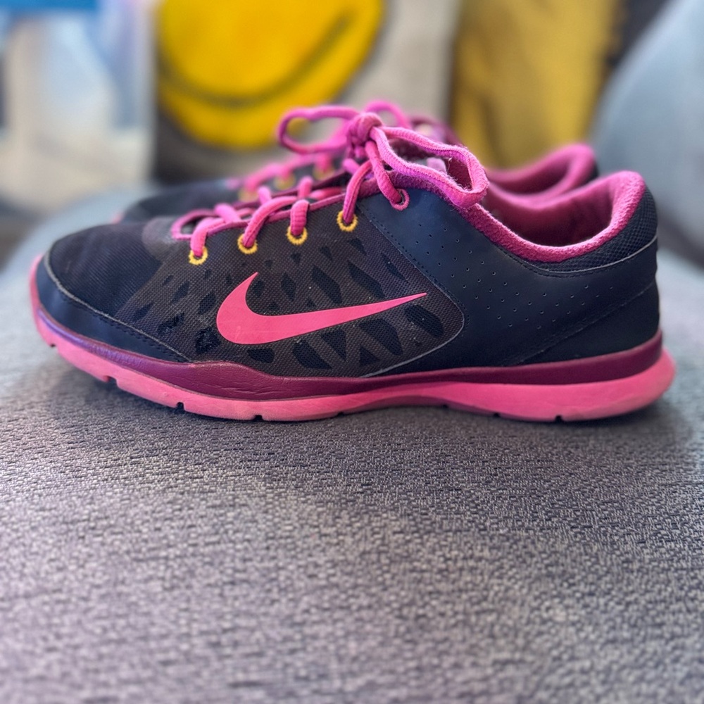 Nike Women's Athletic Shoes - Black and Pink